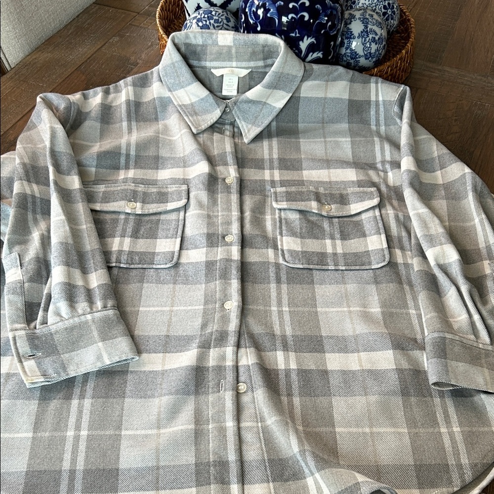 H&M Gray Plaid Women's Button-Down Shirt